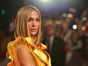 Jennifer Lopez fürdőruhája a szezon legmerészebb darabja