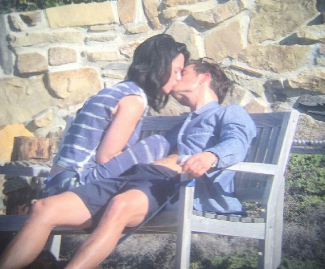 katy perry, orlandó bloom, csók, popsztár, sztárpár, csókolózás, smárolás