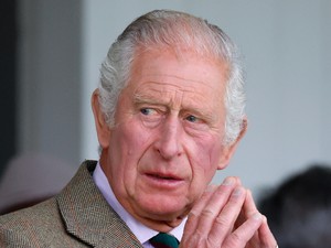 Károly király enélkül sehova nem utazik: akár az életébe is kerülhet, ha nem viszi magával