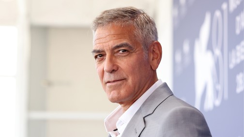 George Clooney váratlanul lemondta megjelenését a Velencei Filmfesztiválon, szomorú ok áll a háttérben