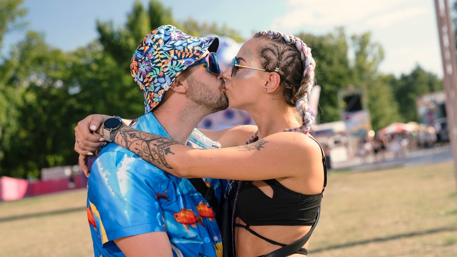 Lencsevégre kaptuk a Sziget Fesztivál szerelmes párjait