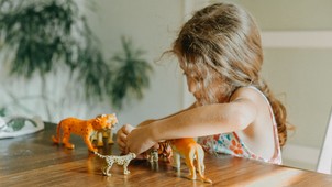 Írtam egy levelet a gyermekkori énemnek, akinek túl hamar kellett felnőnie