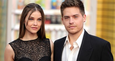 Ez tényleg Palvin Barbara és Dylan Sprouse? Az álompár megújult külsővel pózolt a vörös szőnyegen