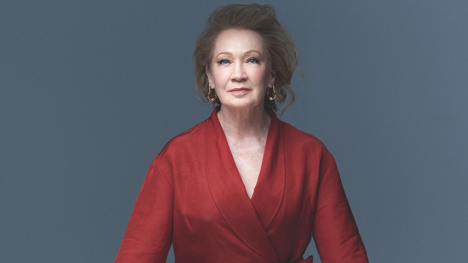 Udvaros Dorottya / Blézer és nadrág: MASSIMO DUTTI, Fülbevaló: THOMAS SABO