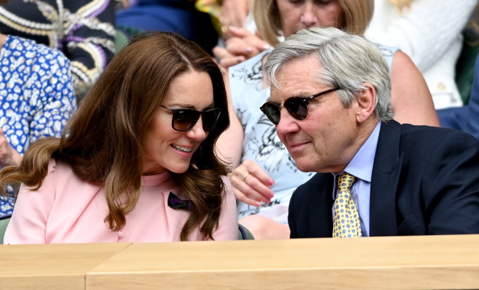  Katalin hercegné édesapjával, Michael Middletonnal a wimbeldoni tenisztorna döntőjén