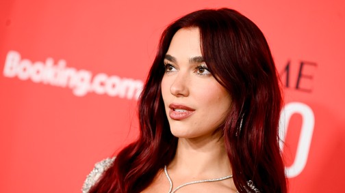 Dua Lipa bevállalta élete legnagyobb dekoltázsát