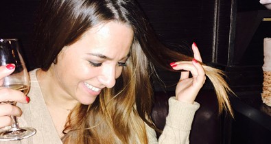 Szerelmével vacsorázik ma a tervező