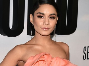 Íme egy igazán előnytelen ruha: Vanessa Hudgens rózsának öltözött