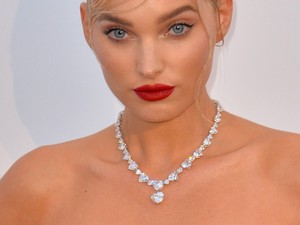 Elsa Hosk frizurája a legnagyobb rémálmunk!