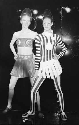 1971-ben a NASA számára tervezett öltözéket, hatalmas inspirációt jelentett számára az űrvilág, rajongott a kozmoszért.