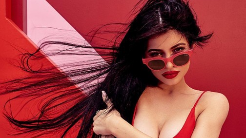 Kylie Jenner tényleg smink nélkül romantikázott