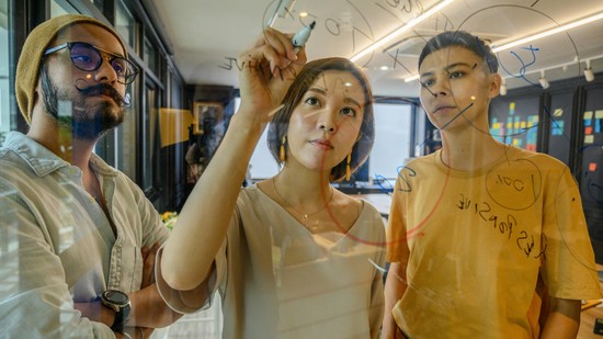 Hogyan kezeljük a mérgező munkahelyi légkört? Szakértővel beszélgettünk