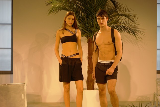 Egy csipetnyi Calvin Klein a délutáni kávé mellé!