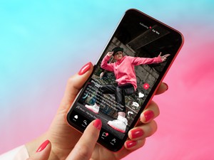 Futótűzként terjed a legújabb TikTok-trend: a kihívás veszélyesebb, mint hinnéd