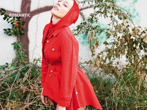 Homárral a lába között, meztelenül pózolt a színésznő