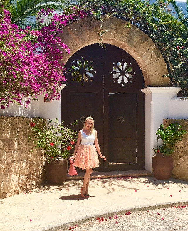 Ma nemcsak a természet, de Noémi is virágba borult