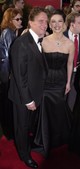 Catherine Zeta-Jones és Michael Douglas 1998-ban találkoztak, és 2000-ben házasodtak össze egy fényűző ceremónia keretében, New Yorkban. A fotón friss házasokként, 2001-ben láthatók a 73. Oscar-gálán.
