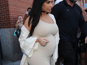 Lehetetlen eldönteni, Kim Kardashian melyik ´kismamaruhája´ volt ízléstelenebb