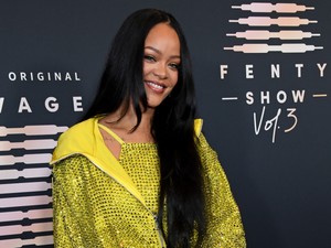 Rihanna megmutatja hogyan viseld fordítva a tusvonalad