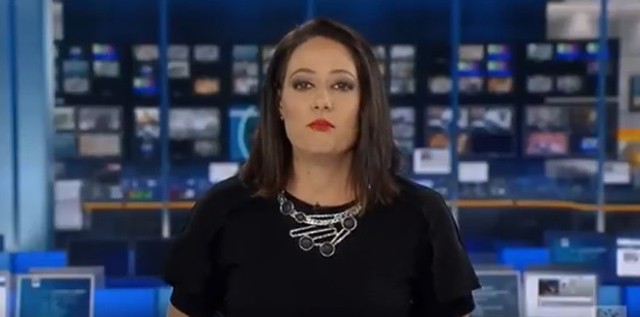 Elfelejtette a bemondónő, hogy élő adásban van, a reakciója annyira cuki