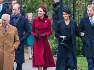 Négy év után újra láthatja unokáit Károly király, ha ezt a dolgot teljesíti Harry hercegnek