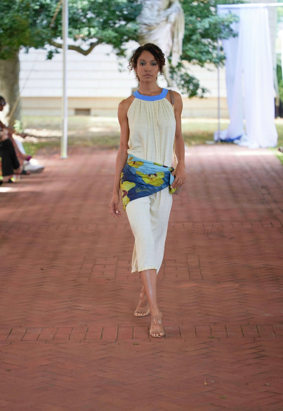   Gloria Lee divatbemutató