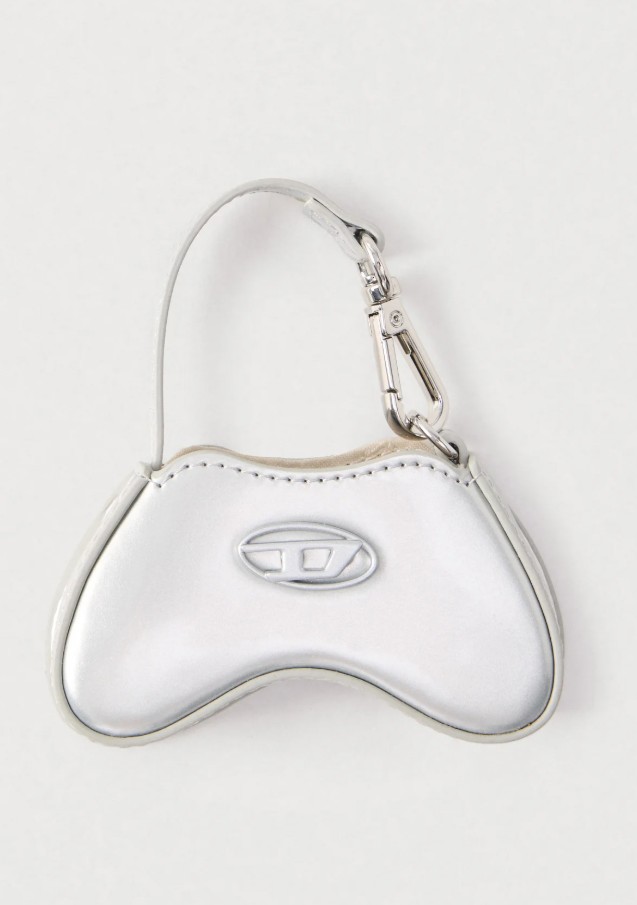 Táska DIESEL - zalando.hu 32 390 Ft GLAMOUR-napok ideje alatt 20% kedvezménnyel 25912 Ft