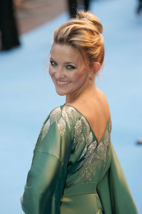 Laza és szexi konty a Bolondok aranya premierjén 2008-ban.