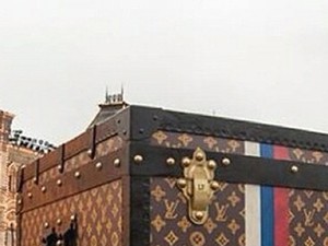 Végső csapás a kommunizmusra: Louis Vuitton