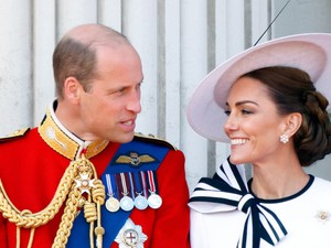 Ez volt az a pillanat, amikor Vilmos herceg megfeledkezett magáról: a kamerák előtt érintette meg Katalin hercegnét