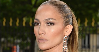 Jennifer Lopez két stílusleckét is adott egyszerre ezzel a szettel
