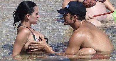 Katy Perry nagyi bikiniben sem tudja lehűteni Orlando Bloomot