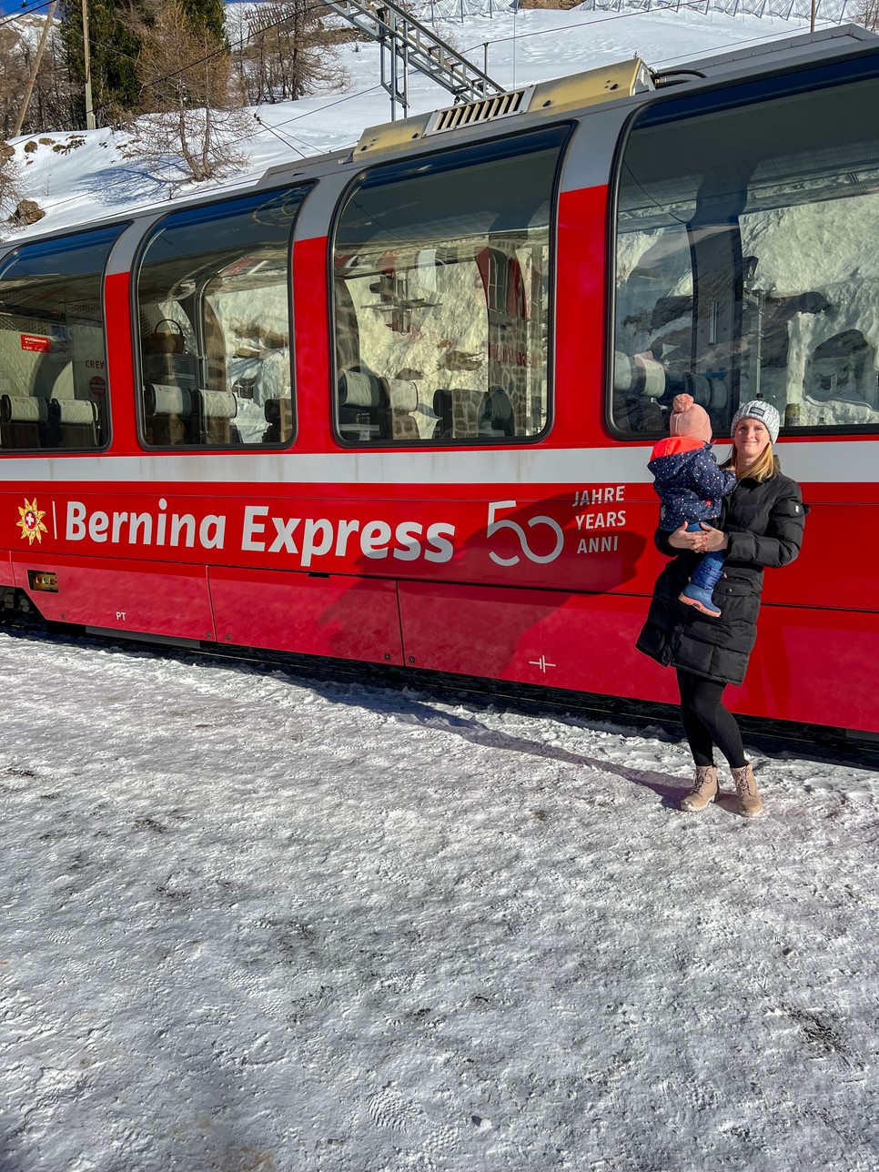 Svájc bűszkélkedhet a világ egyik legszebb és legkülönlegesebb vasútvonalával, a Bernina Expresszel is.
