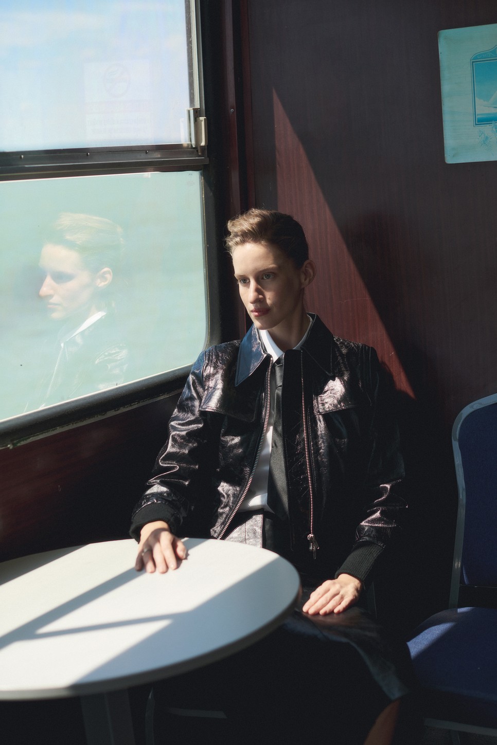 Bőrdzseki és szoknya H&M STUDIO 109 995 Ft, 84 995 Ft, Ing MASSIMO DUTTI 22 995 Ft Nyakkendő H&M 3595 Ft