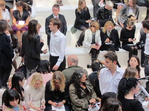 Vani anyukája kiszúrta Anna Wintourt a Chloe show előtt