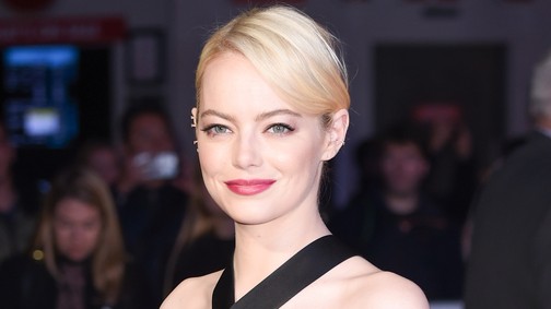 Hogy lehet, hogy Emma Stone egy ilyen fura ruhában is tökéletes?