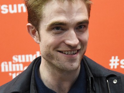 Végre kiderült: Ő Robert Pattinson barátnője
