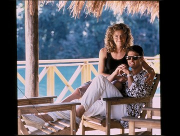 1988-ban a Koktél című filmben szerepelt Tom Cruise oldalán. Ez a mozi hozta meg számára a nagy áttörést.