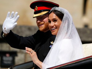 Nem fogod elhinni, mi volt belevarrva Meghan Markle fátylába