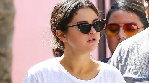 Selena Gomez pólóval üzent a Pride hétvégéjén