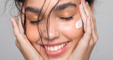 Könnyen lekopik az alapozó az arcodról? Akkor ezeket használd sminkelés előtt