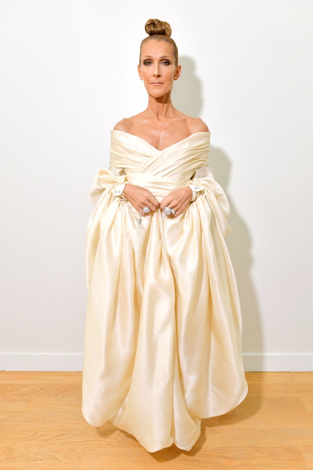 Celine Dion a mai napon modern menyasszonynak öltözött