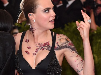 Cara Delevingne beint a divatvilágnak és lelép!