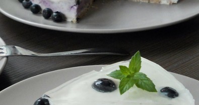 Áfonyás joghurttorta - Mutatós torta diétásan és sütés nélkül!