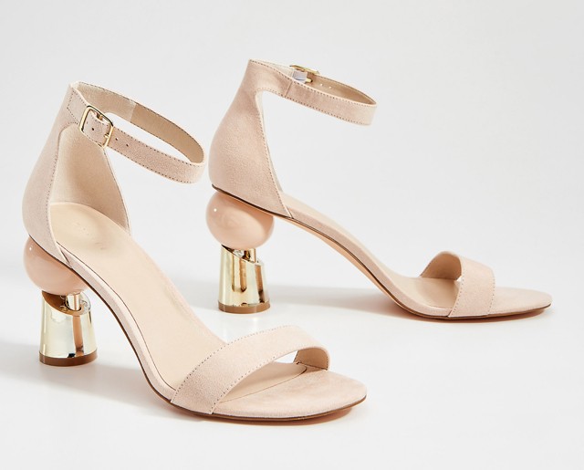 DEKORATÍV SARKÚ SZANDÁL 4595 FT