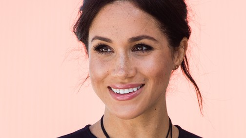 Meghan Markle Valentino miniruhában bulizott: az extrarövid darab nagyon merész választás volt
