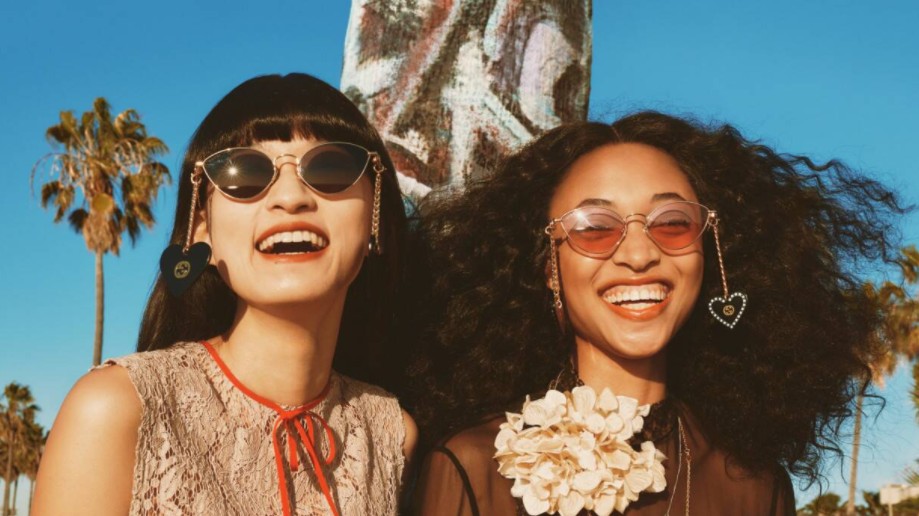 Mutatjuk, melyik napszemüveg illik leginkább az arcformádhoz