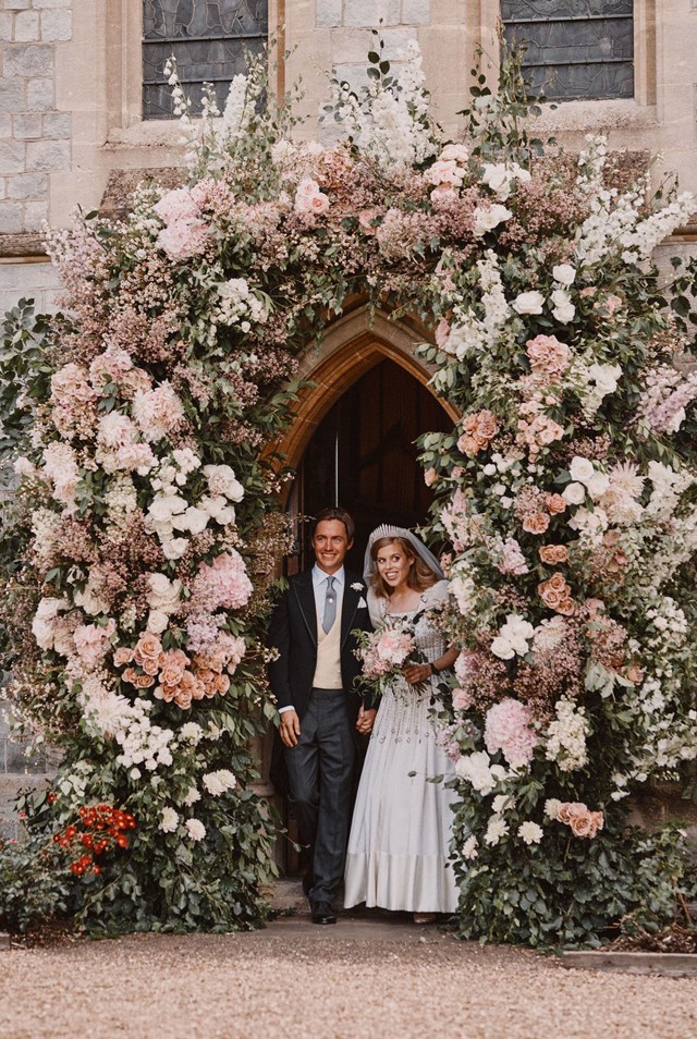 Annyira gyönyörű! Megjelentek az első fotók Beatrix hercegnő titkos esküvőjéről