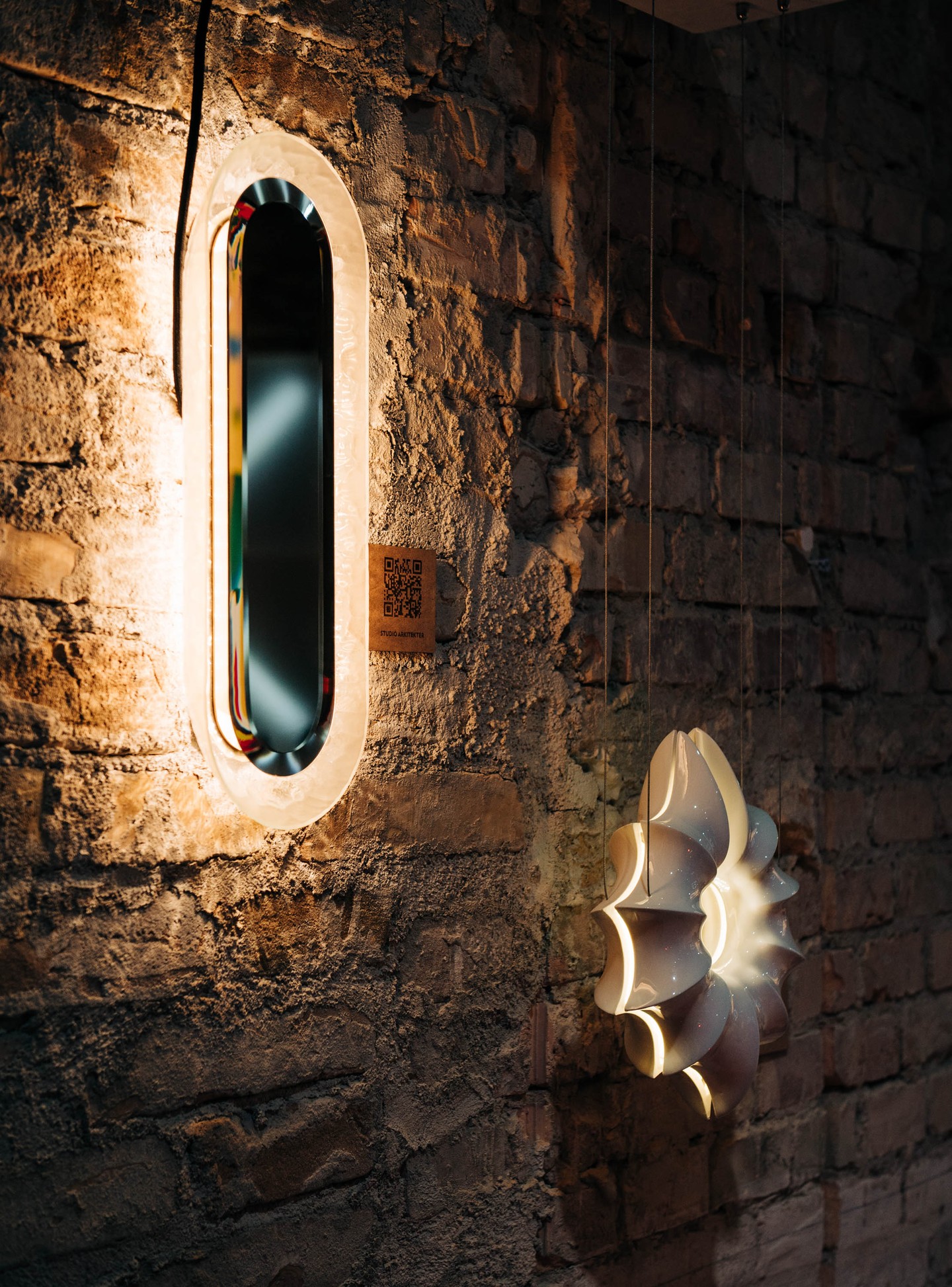 Csap Viktor (Studio Arkitekter): Malibu Wall Lamp (bal oldal), Wende Roberta: Echino (jobb oldal)