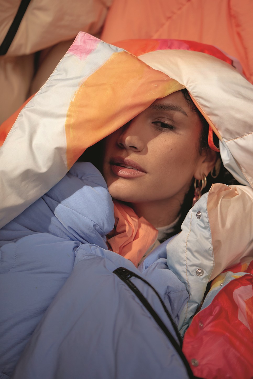 Poprádi Flóra szereti keverni a színeket és a stílusokat